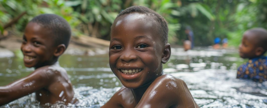 Dos niños afro se bañan en un río. Imagen obtenida con inteligencia artificial